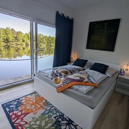 Ботель Hausboot Lena *