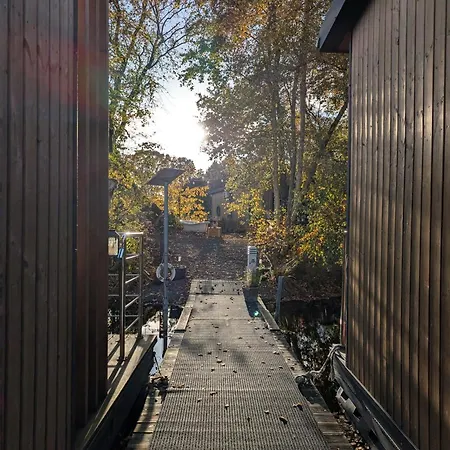 Hausboot Lena Ботель