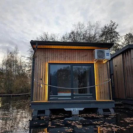 Ботель Hausboot Lena